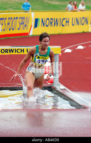 Tara Krzywicki 2000 mètres steeple Norwich Union World Trials et AAA Championships Banque D'Images