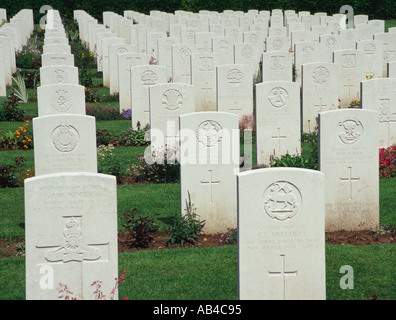 Des tombes de guerre Cimetière Ranville Calvados Normandie France Banque D'Images