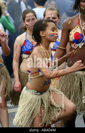 Street dancers. Cowley Road carnaval, Oxford, Angleterre Banque D'Images