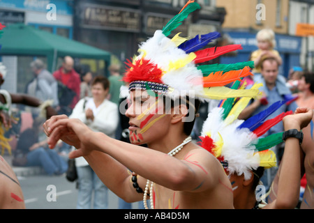 Street dancers. Cowley Road carnaval, Oxford, Angleterre Banque D'Images