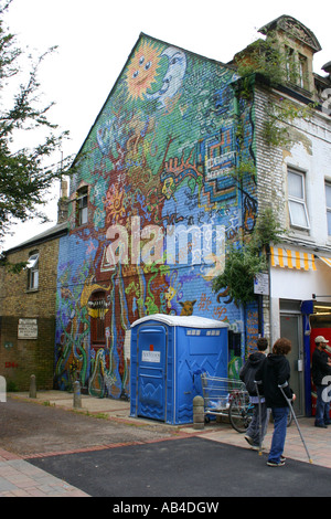 Bâtiment peint, Cowley Road carnaval, Oxford, Angleterre Banque D'Images