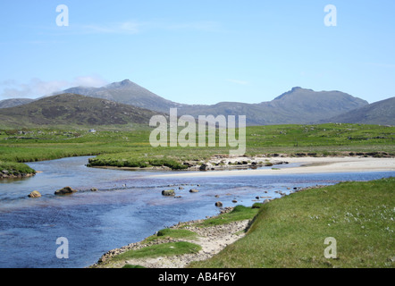 Thacla et Beinn Mhor et River près de Howmore South Uist Hébrides extérieures en Écosse Juin 2007 Banque D'Images