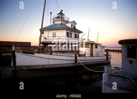 Phare et Musée Maritime de bateaux de la baie de Chesapeake St Michaels dans le Maryland Banque D'Images