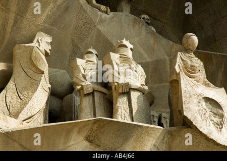 'Veronica montrant le chiffon avec le visage de Jésus' par Josep Maria Subirachs, Temple de la Sagrada Familia de Barcelone, Espagne Banque D'Images