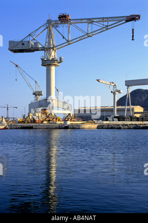 Grue géante à La Ciotat Harbour, côte d'azur Banque D'Images