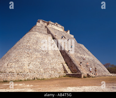 Uxmal, Pyramide du Magicien Banque D'Images