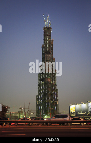 La tour Burj Dubai en construction, le plus haut gratte-ciel du monde, à Dubaï Banque D'Images