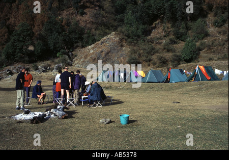 L'Inde himichal pradesh un trekking camp dans les montagnes reculées de l'Inde du nord Banque D'Images