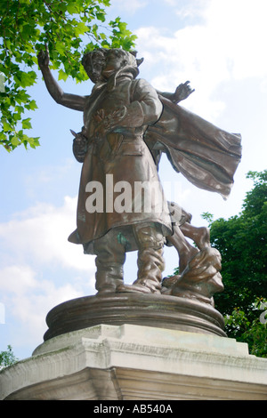 Statue de capitaine pilote de la première guerre mondiale Albert Ball, à l'intérieur du sol du château de Nottingham. Banque D'Images