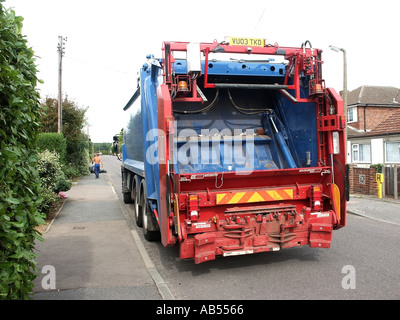 L'autorité locale d'Essex refuser service construit et conçu camion voyageant les secteurs résidentiels collecte des ordures Banque D'Images