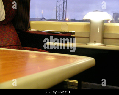 Table et sièges de première classe du train Eurostar Banque D'Images