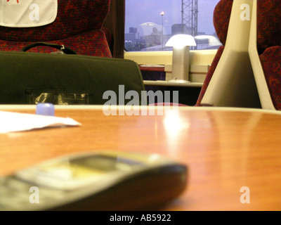 Table et sièges de première classe du train Eurostar Banque D'Images