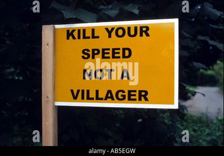 La main d'un signe de la route dans le village de Broomswell près de Woodbridge, Suffolk, UK. Banque D'Images