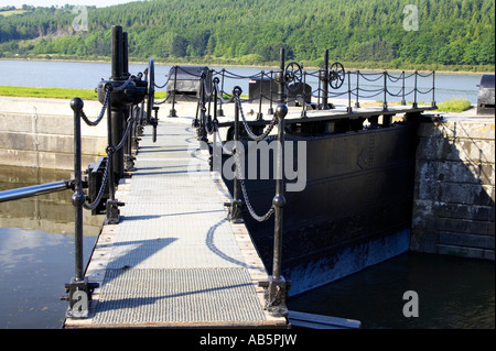 Newry ship canal d'écluses et des contrôles à l'écluse de Victoria, récemment rénové, le Carlingford Lough Banque D'Images