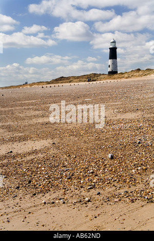 Rejeter Head Lighthouse avec plage de sable en premier plan sur un jour ensoleillé Banque D'Images