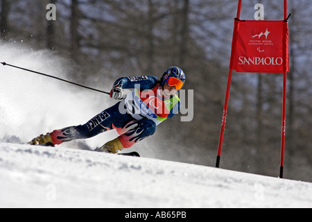 Lionel Brun LW6/8-1 de la France sur son deuxième run de la mens Ski alpin Slalom géant concours permanent Banque D'Images