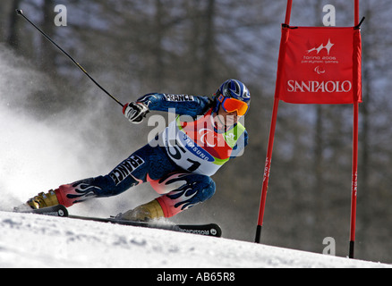 Lionel Brun LW6/8-1 de la France sur son deuxième run de la mens Ski alpin Slalom géant concours permanent Banque D'Images