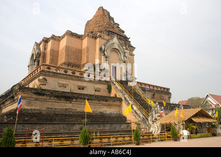 Partiellement restauré Wat Chedi Luang Chiang Mai Thaïlande du nord Banque D'Images