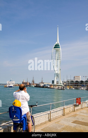 Tour Spinnaker et de Gunwharf Quays vu de vieux Portsmouth Banque D'Images