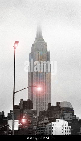 New York, USA 1993 l'Empire State building dans la brume Banque D'Images