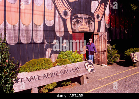 Tofino, Colombie-Britannique, île de Vancouver, Colombie-Britannique, Canada - Eagle Aerie Art Gallery, une longue maison traditionnel de la côte nord-ouest Banque D'Images