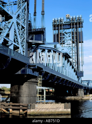 Pont de Newport (levage) sur la Rivière Tees, Teesside, Middlesbrough, Cleveland, England, UK. Banque D'Images