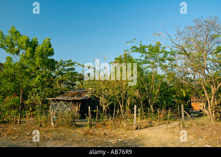 Pauvre famille ménage sur l'île Ometepe, Nicaragua, Amérique Centrale Banque D'Images