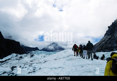 Les touristes marcher sur le glacier Fox alpes du sud ile sud Nouvelle Zelande Banque D'Images