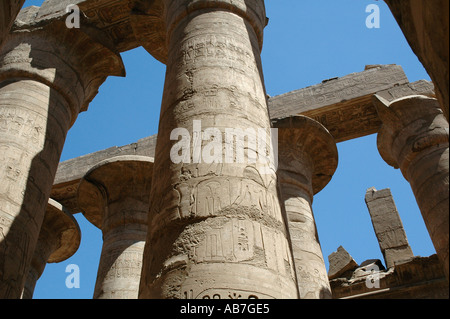 Les têtes de colonne dans la salle hypostyle du Temple de Karnak Banque D'Images