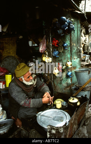 Baloutchistan Pakistan Quetta man lors de son chai Tea stall Banque D'Images