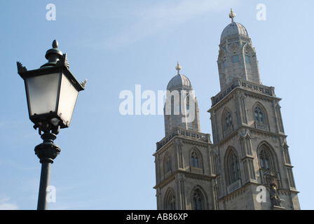 Großmünster Türme mit Laterne Zürich Schweiz Banque D'Images