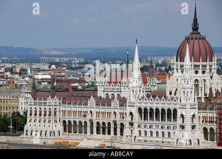 Le bâtiment du parlement hongrois sur le Danube, Budapest. Banque D'Images