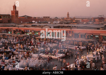 Djemaa el-Fna, place du marché de Marrakech, Maroc Banque D'Images