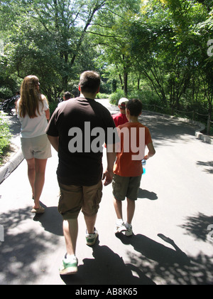 Famille va pour marcher Banque D'Images