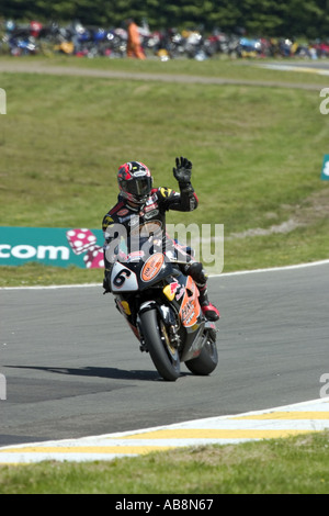 Ryuichi Kiyonari HM Plant Honda reconnaît la foule après sa première victoire en course Banque D'Images