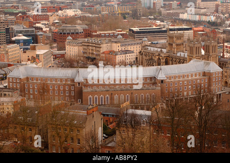 Une VUE GÉNÉRALE DE LA TOUR CABOT DE BRISTOL MONTRANT LA CHAMBRE DU CONSEIL DE LA CATHÉDRALE ET DE L'AVALER ROYAL HOTEL Banque D'Images