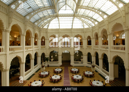 L'atrium d'Iparmuveszeti museum Le musée des Arts Appliqués de Budapest Hongrie Banque D'Images