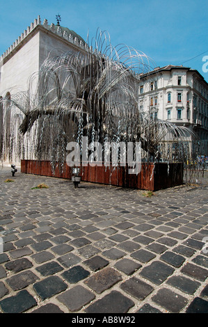 Arbre commémoratif de l'Holocauste derrière la synagogue Dohany Street, également appelée synagogue Tabakgasse à Erzsebetvaros, le 7ème arrondissement de Budapest Hongrie Banque D'Images