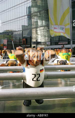 Jouer lifesize baby-foot pendant worldcup Berlin Allemagne Banque D'Images