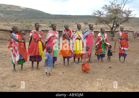 Les femmes masaï dans leur village, Kenya, Narok Banque D'Images