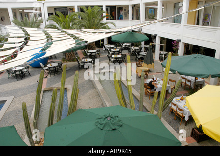 Cafe dans centre commercial moderne à Bodrum en Turquie Banque D'Images