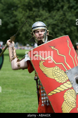 DEU Allemagne Xanten Romains festival dans le parc archéologique de spectacle historique la vie quotidienne de personnes normales et personnels militaires Banque D'Images