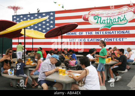 Hot Dog de Nathan's Restaurant, Coney Island, New York Banque D'Images