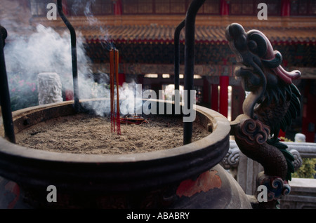 Sun Moon Lake Taiwan Wenwu Temple d'encens brûlant Banque D'Images