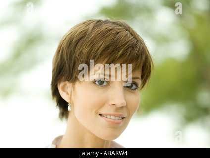 Woman smiling, portrait Banque D'Images