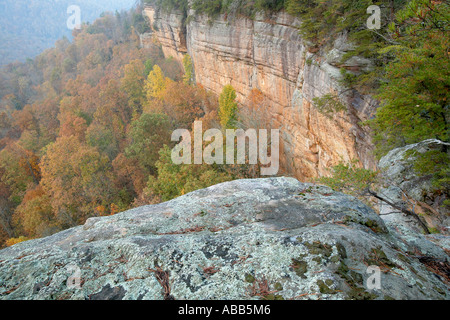 Vue panoramique de la gorge et Bluffs sur le Plateau Cumberland à l'automne Pogue Creek Montana Banque D'Images