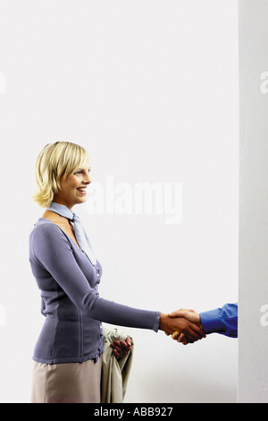 Businesswoman shaking hands Banque D'Images