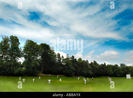 Village match de cricket - Ashford - dans l'eau, Derbyshire, Angleterre. Banque D'Images