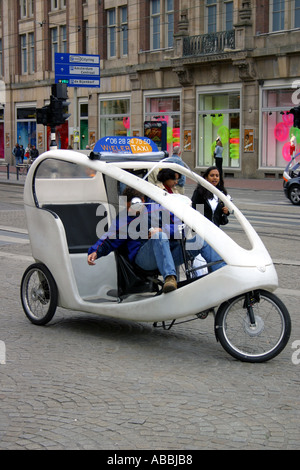 Taxi tricycle dans le centre-ville d'Amsterdam Pays-Bas Banque D'Images