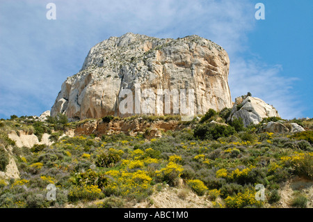 La montagne Penon de l'Fach, monument de Calpe, Costa Blanca, Espagne Banque D'Images